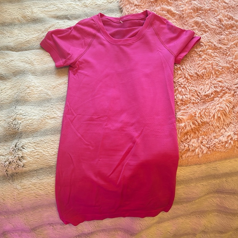 lululemon tee